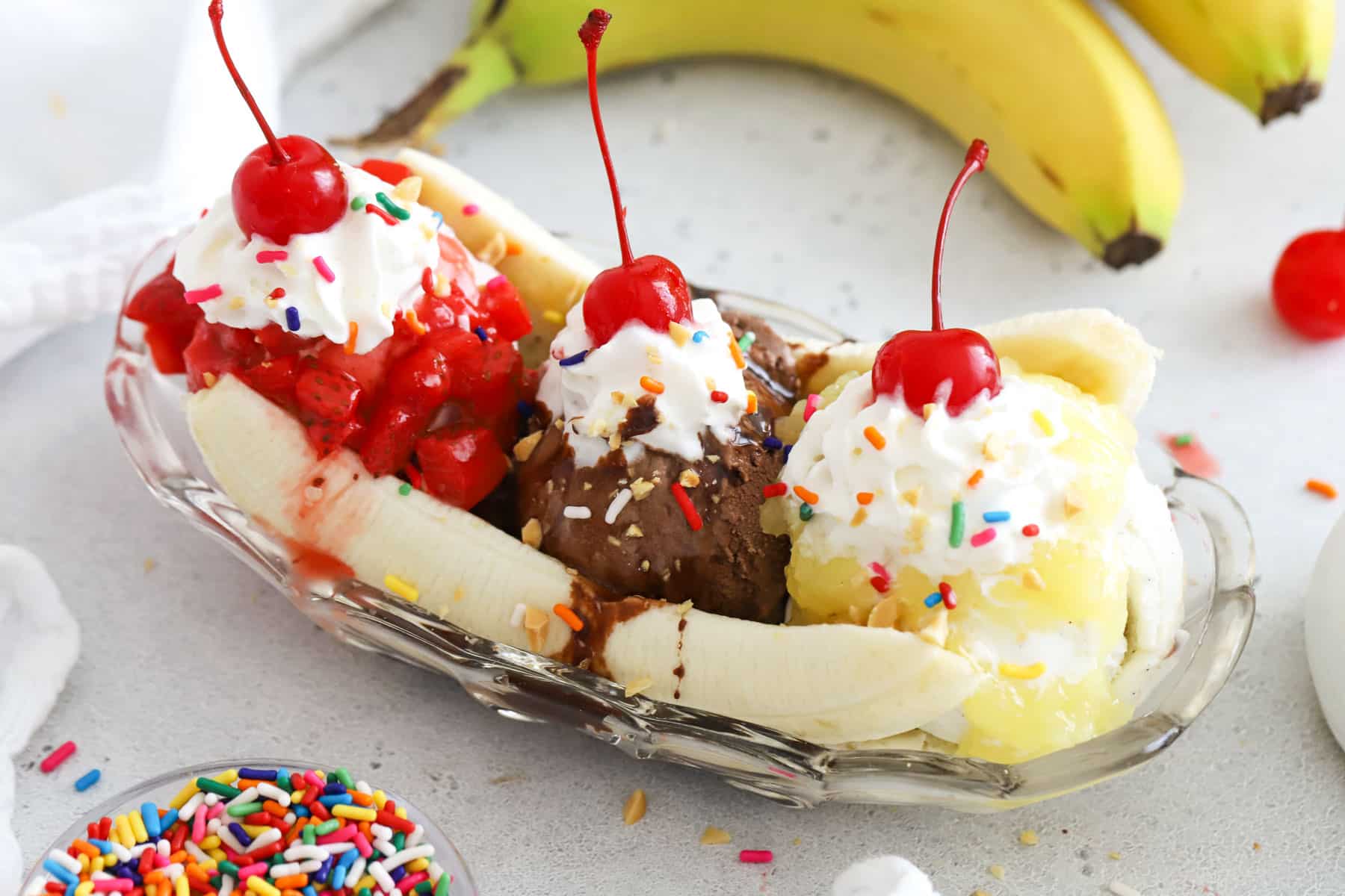 Craft Your Dream Banana Split: Creative Toppings & Flavor Twists